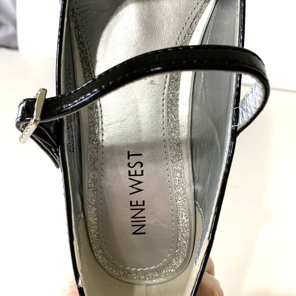 NWOT. Nine West Girls AIZA Patent Leather Shoes. Black. Glitter Soles. Size 4 - Picture 8 of 9